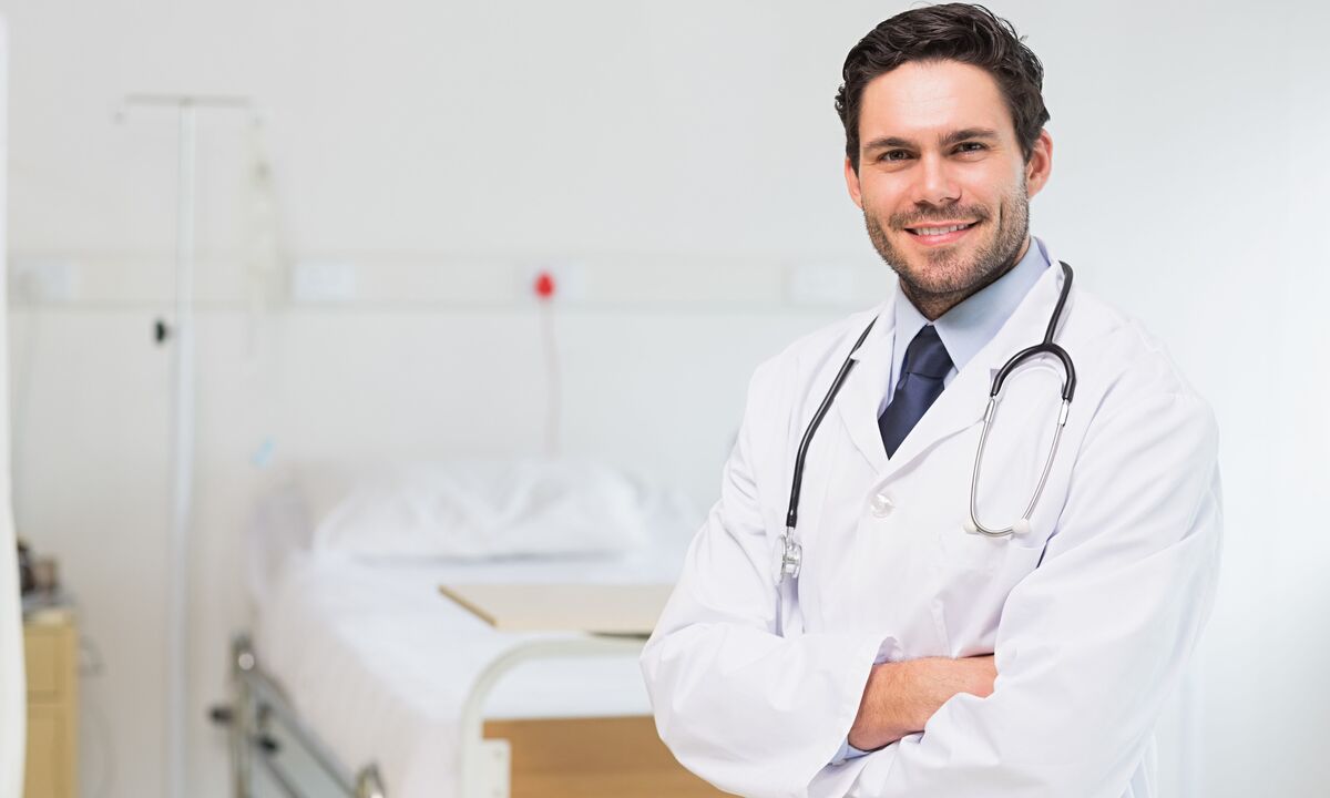 The doctor prescribes drugs to treat prostatitis based on the examination results
