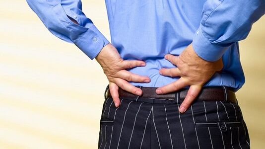 Symptoms and manifestations of osteochondrosis of lumbar bone